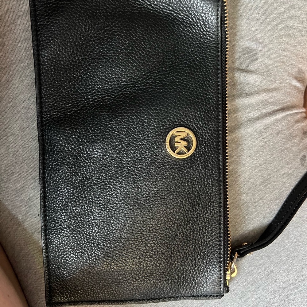 Black wristlet
